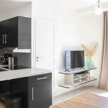 In Saint-denis Bright And Comfortable